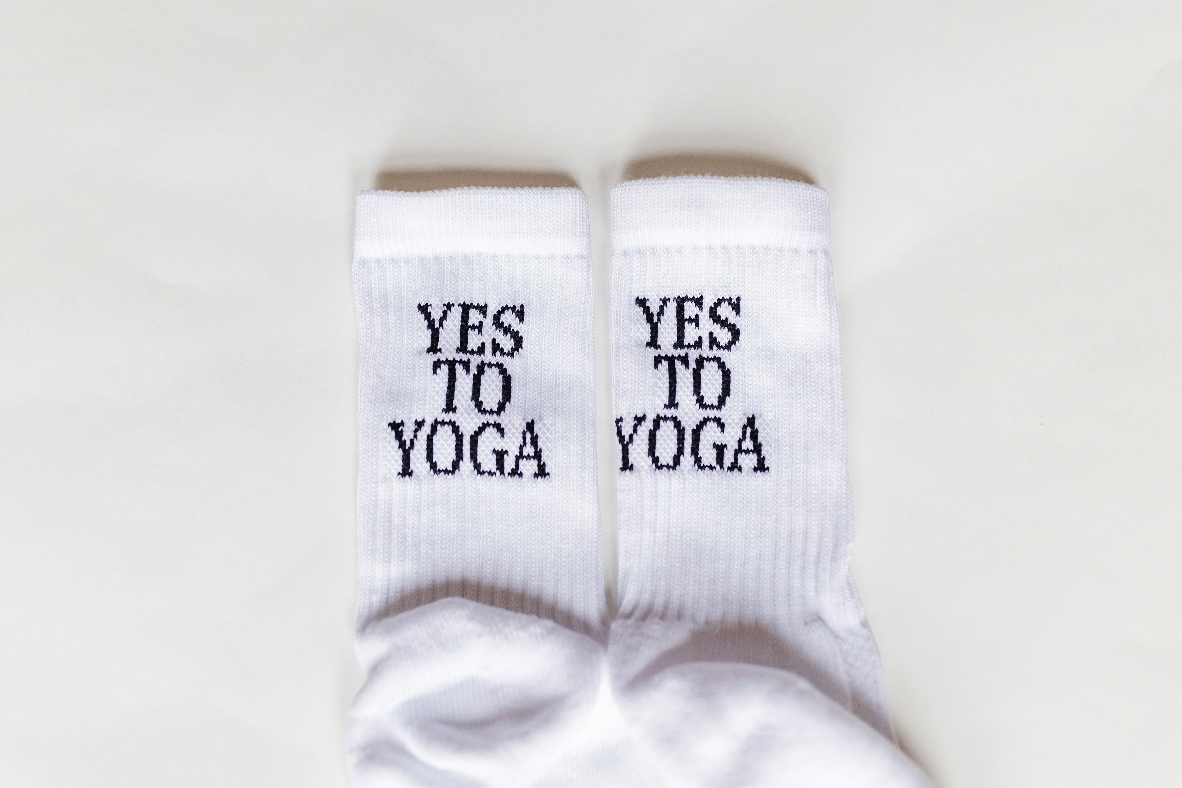 YES TO YOGA Slogan sports socks